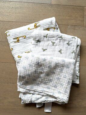 Aden + Anais Baby Blanket Swaddle Set of 3 (Giraffe, Bird, Stars) plus Bonus